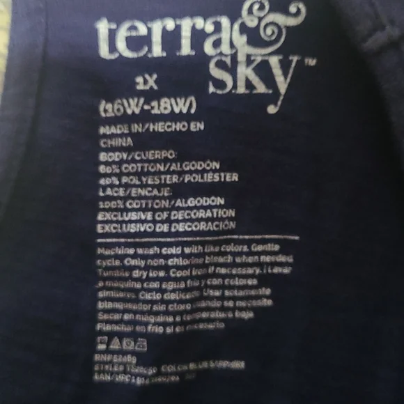 Woman's Top - Picture 7 of 7